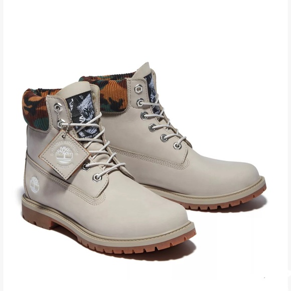 TIMBERLAND WOMEN'S TIMBERLAND® HERITAGE 6-INCH WATERPROOF BOOTS - Picture 4 of 8